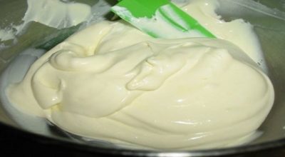 Масляный яично-молочный крем шарлотт. Можно использовать для начинки эклеров, прослаивания тортов и пирожных