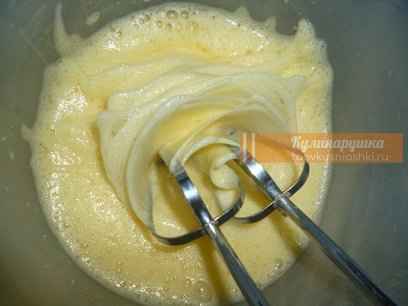 Приготовление - Рецепт приготовления вкусного, пышного пирога с изюмом на кефире - Шаг 1