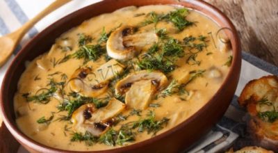 Луково-грибной суп в горшочках: нереальный вкус и нежная текстура