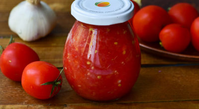 Обалденная аджика из помидоров и хрена — такая приправа должна быть на каждом столе