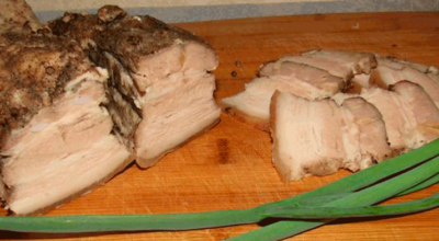 Как правильно и вкусно запечь свиную грудинку в духовке