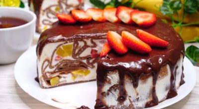 Блинный шоколадный торт, с фруктово – ягодной начинкой