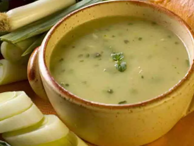 Луковый суп-пюре с капустой и кабачком