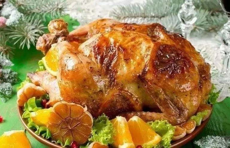 Фаршированная курица с апельсинами и чесноком в духовке