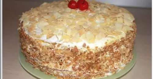 Торт „Молочная девочка“ со сливочным кремом